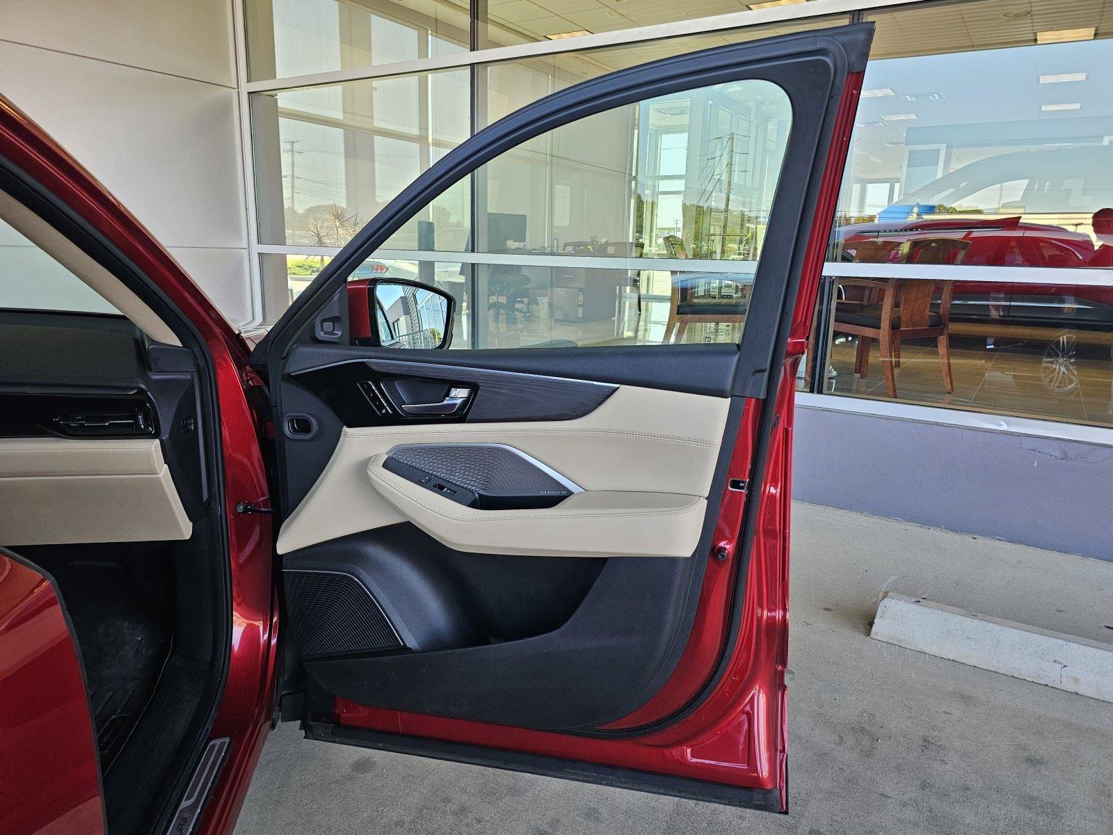 Used 2023 Acura MDX SH-AWD w/ Advance Package image 12