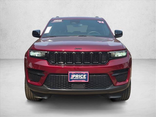Used 2022 Jeep Grand Cherokee Altitude AWD/4WD image 2