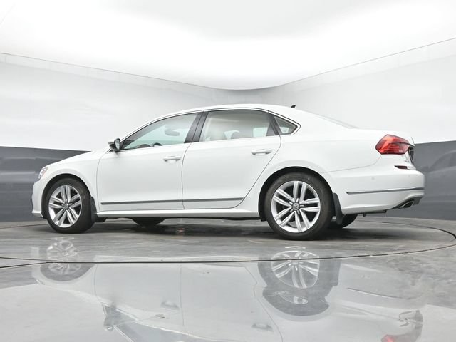 Used 2016 Volkswagen Passat 3.6 SEL Premium FWD image 15
