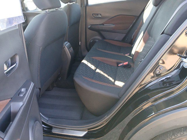 Used 2022 Nissan Kicks SR w/ Interior Electronics Package FWD image 11