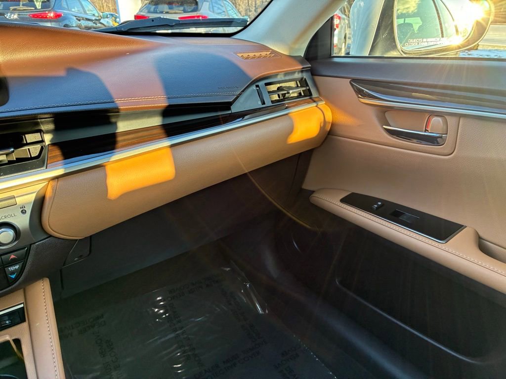 Used 2018 Lexus ES 300h image 37