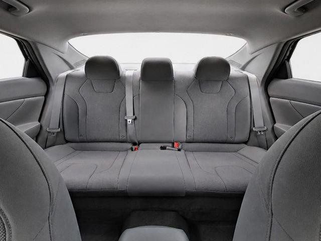 Used 2021 Hyundai Elantra SE FWD image 27