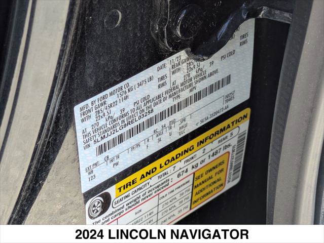 Used 2024 Lincoln Navigator Reserve image 30