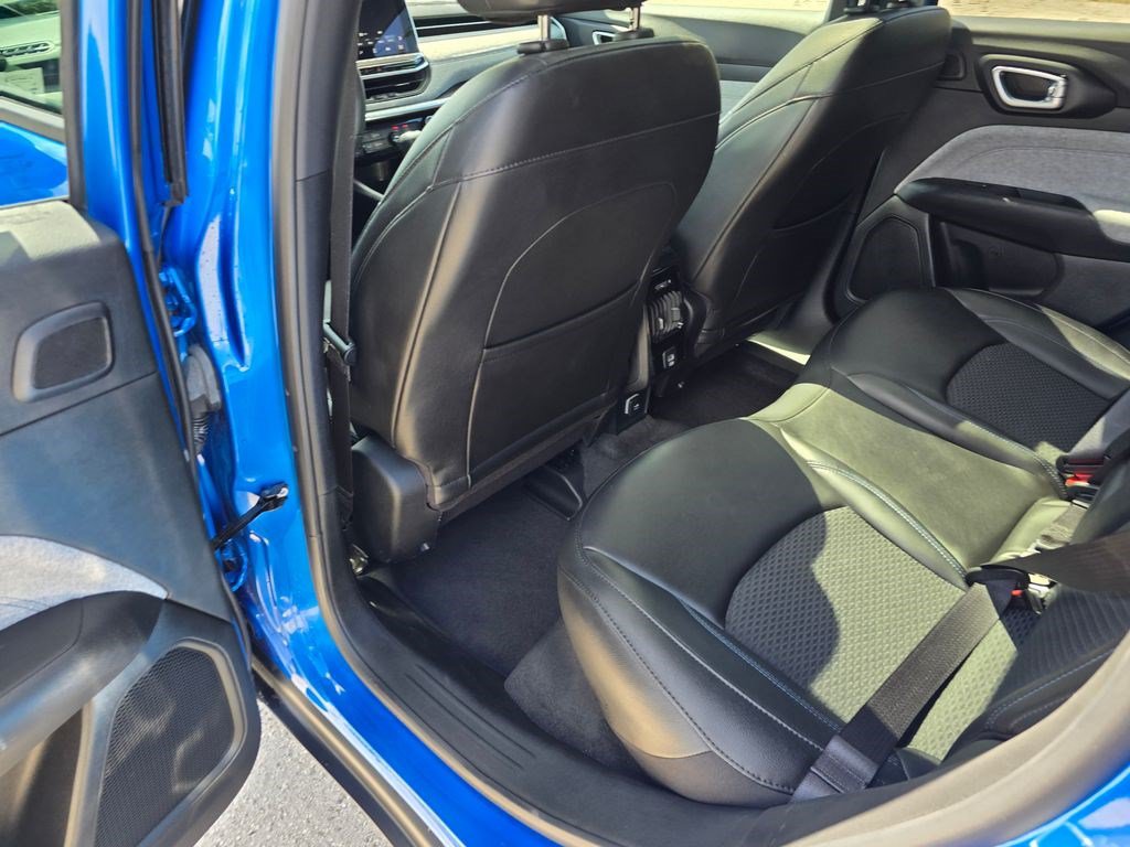 Used 2023 Jeep Compass Latitude w/ Sun and Sound Group AWD/4WD image 28