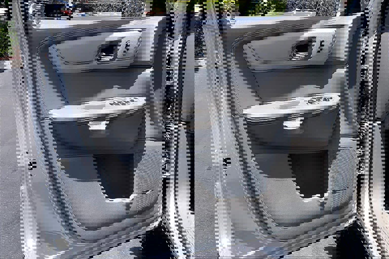 Used 2015 Chevrolet Traverse LT image 23