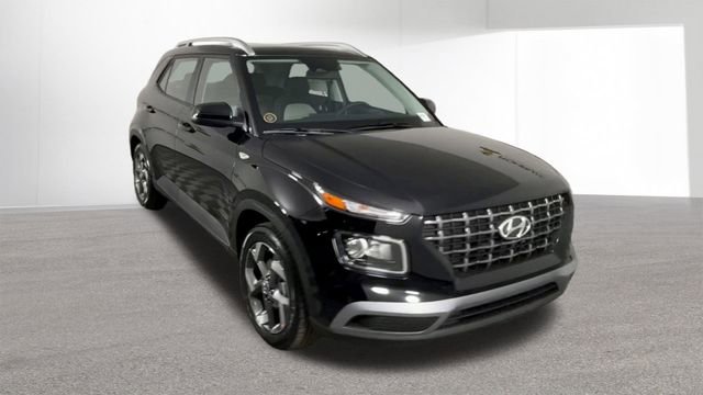 Certified 2025 Hyundai Venue SEL image 3