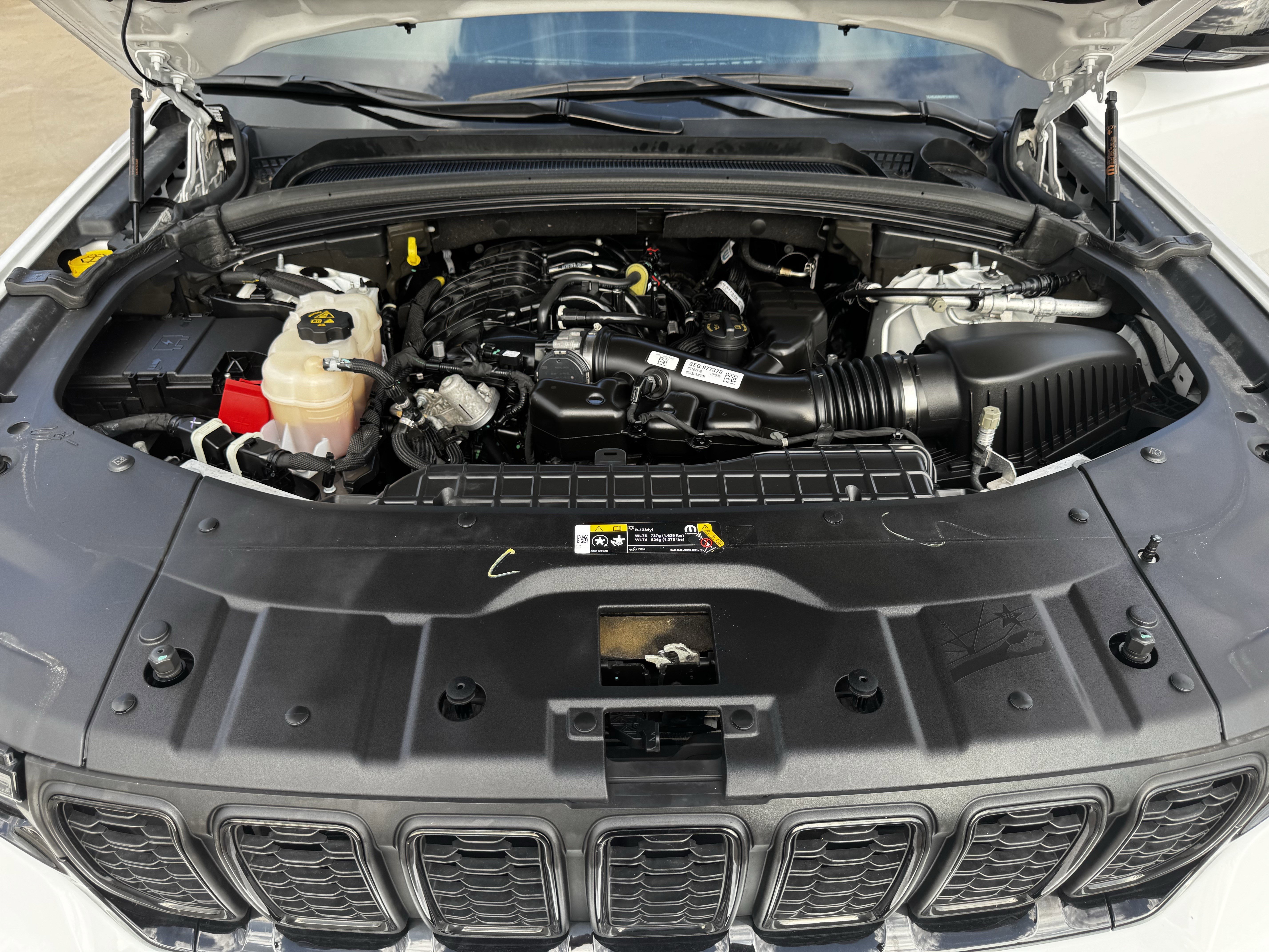 Used 2023 Jeep Grand Cherokee Limited w/ Black Appearance Package image 33