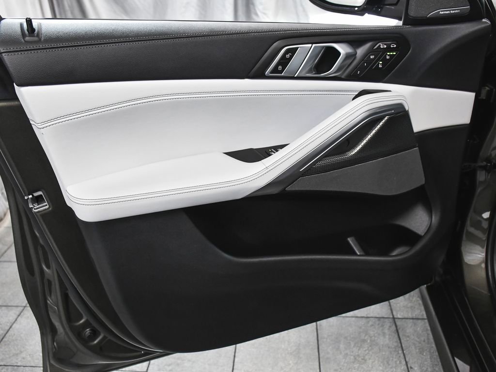 Used 2023 BMW X6 xDrive40i w/ Executive Package image 9