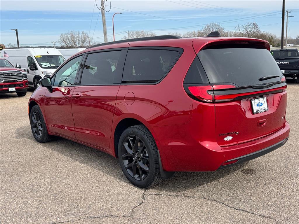 New 2026 Chrysler Pacifica Select w/ S Appearance Package AWD/4WD image 3