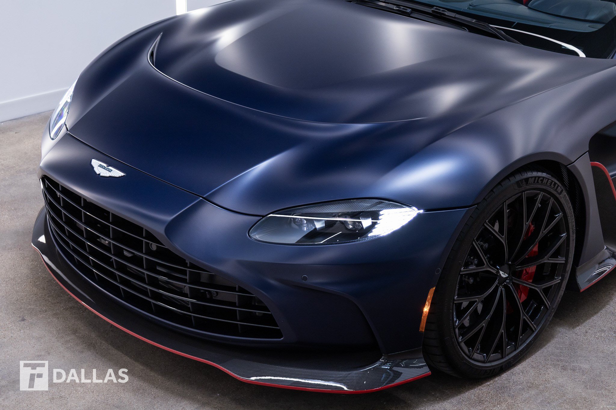 Used 2023 Aston Martin V12 Vantage Roadster RWD image 7