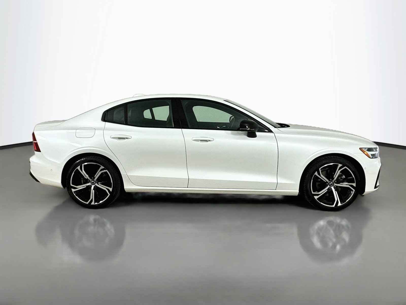 Certified 2024 Volvo S60 B5 Ultimate AWD/4WD image 4