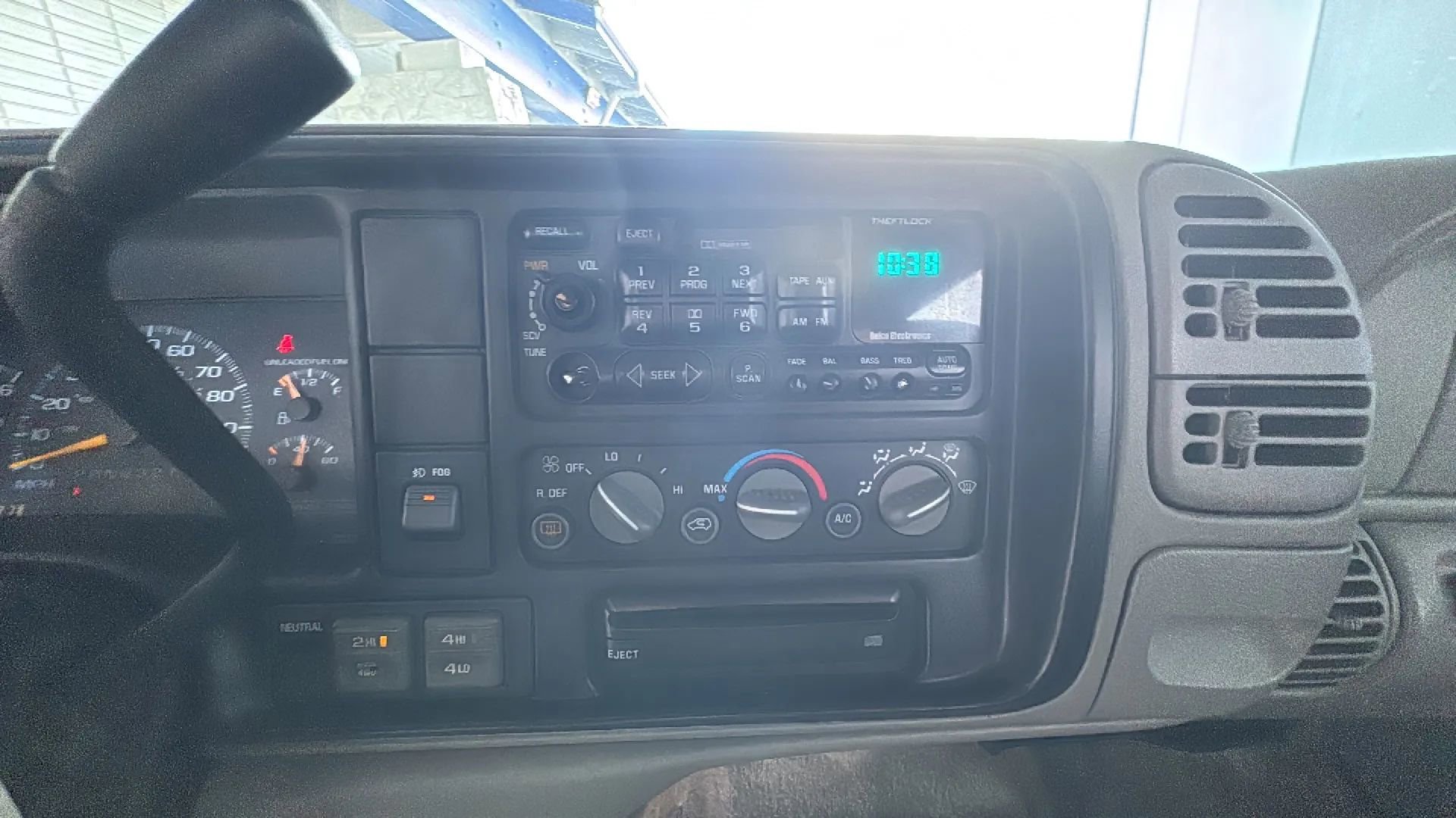 Used 2000 Chevrolet Tahoe Z71 w/ Comfort & Security Pkg AWD/4WD image 13