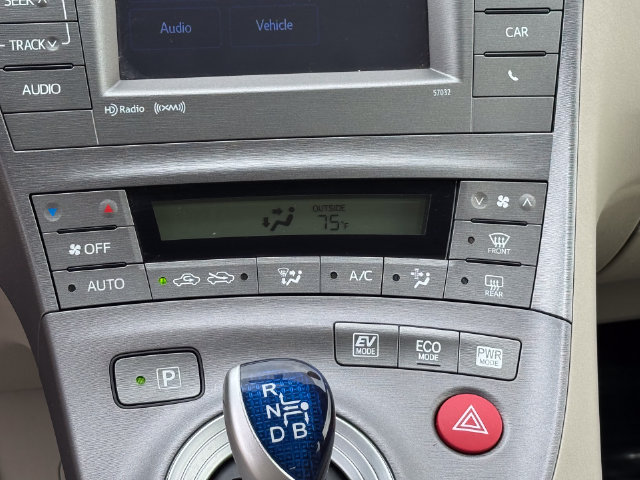 Used 2015 Toyota Prius Three FWD image 19