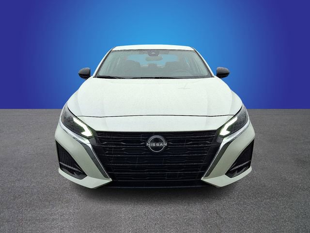 Used 2024 Nissan Altima 2.5 SV image 2