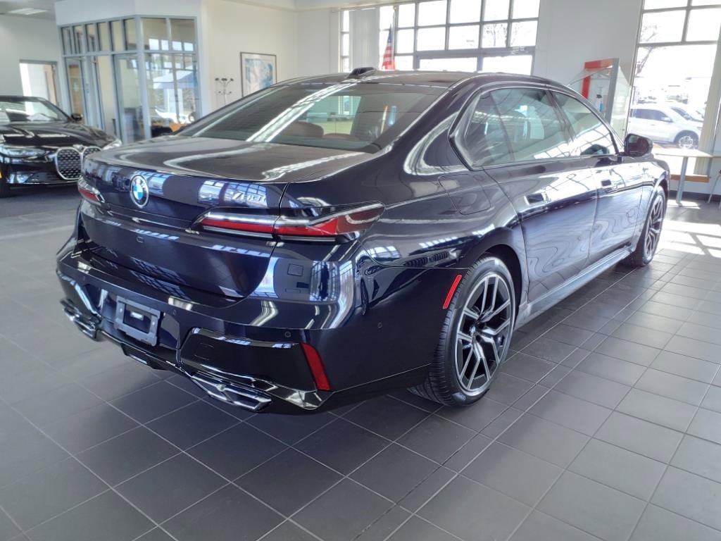 Used 2023 BMW 760i xDrive image 4