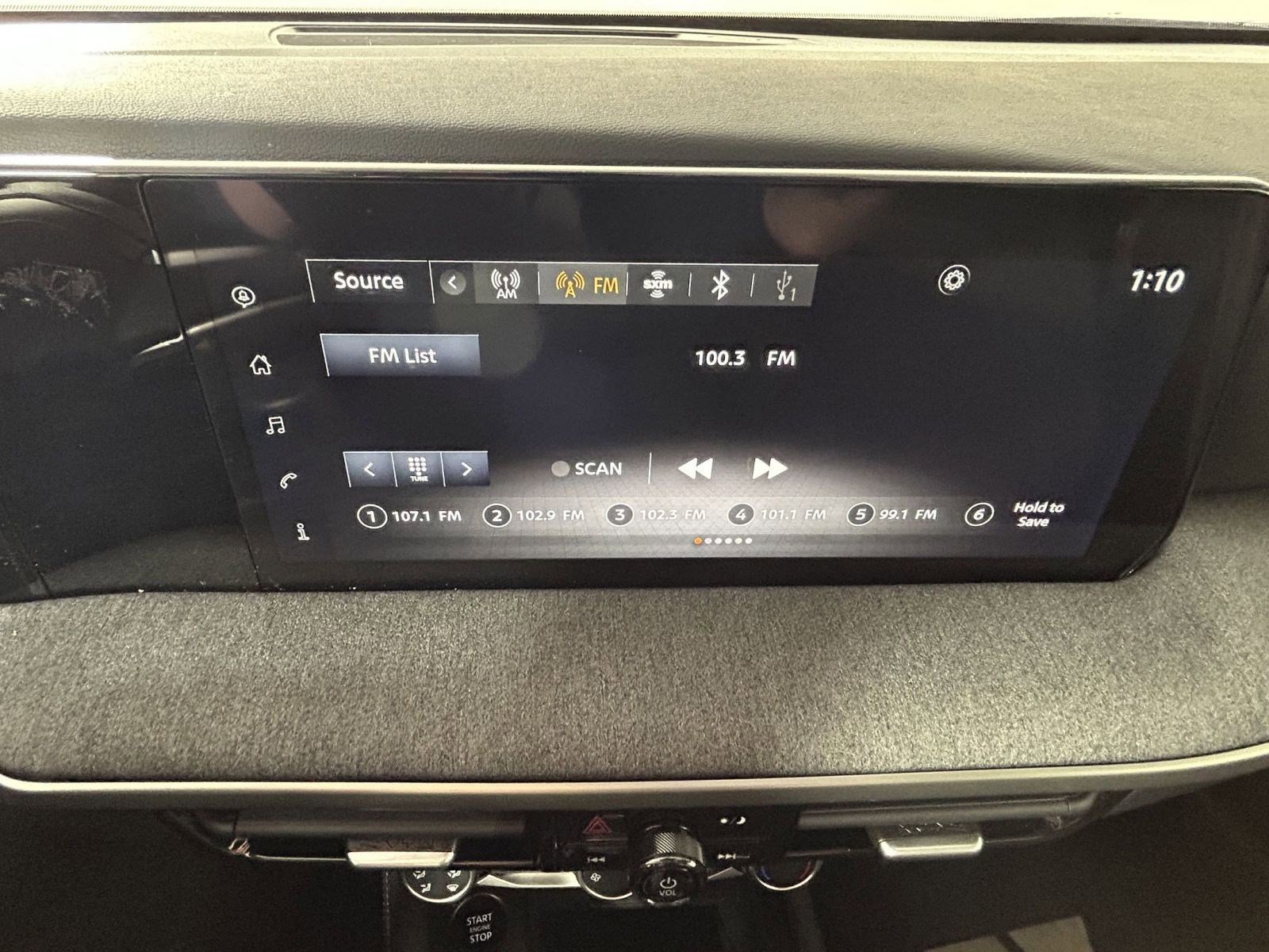Used 2025 Nissan Kicks SV w/ Illumination Package image 25