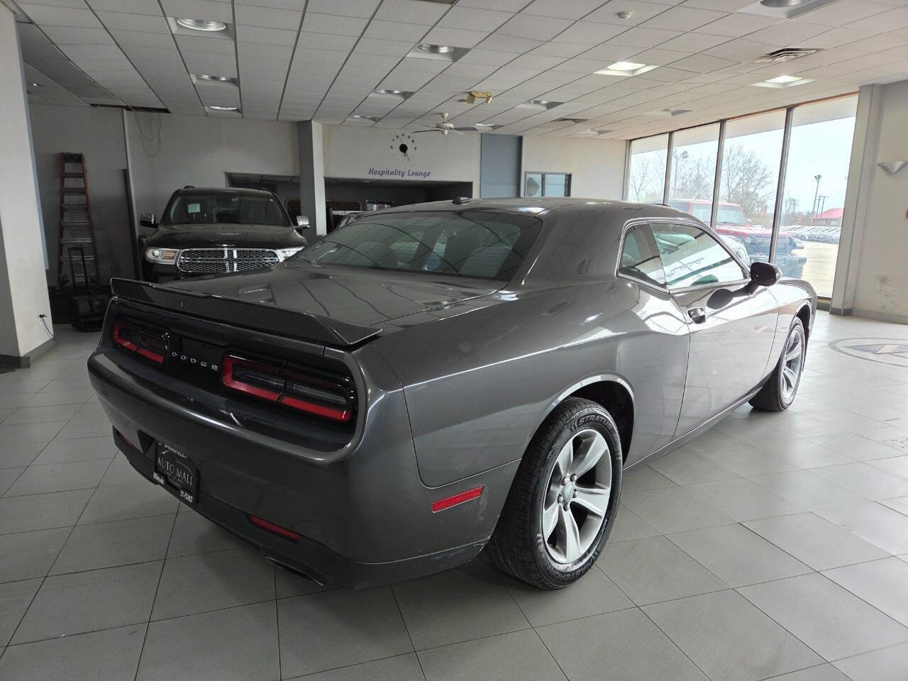 Used 2018 Dodge Challenger SXT image 8