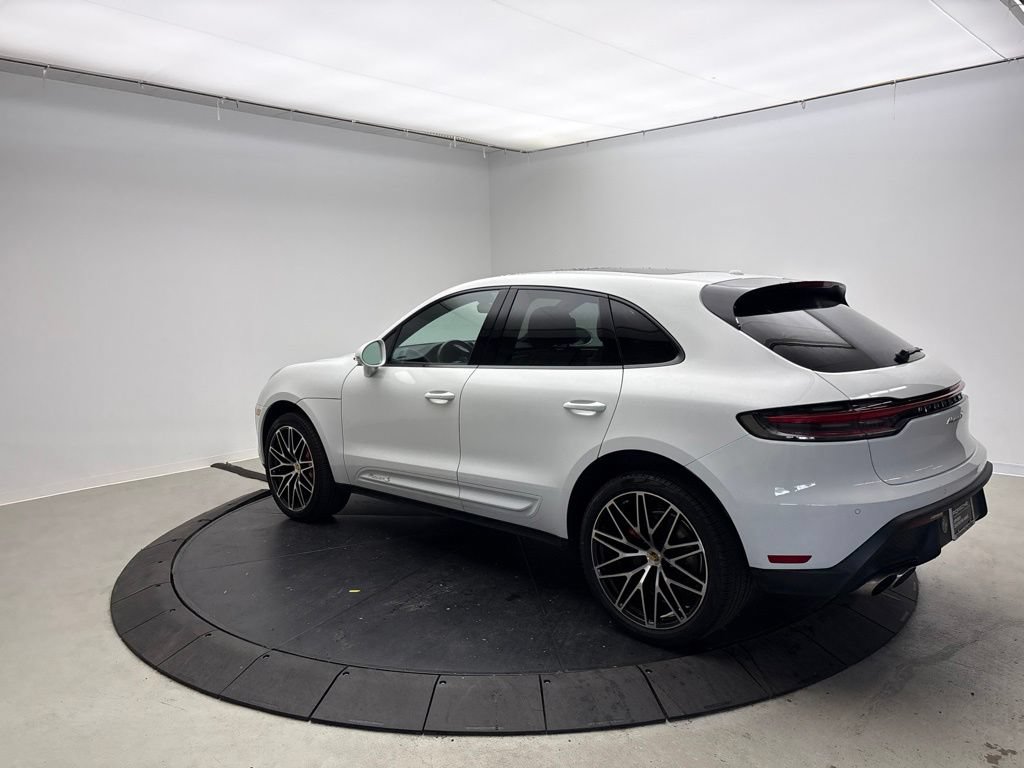 Certified 2023 Porsche Macan S AWD/4WD image 3
