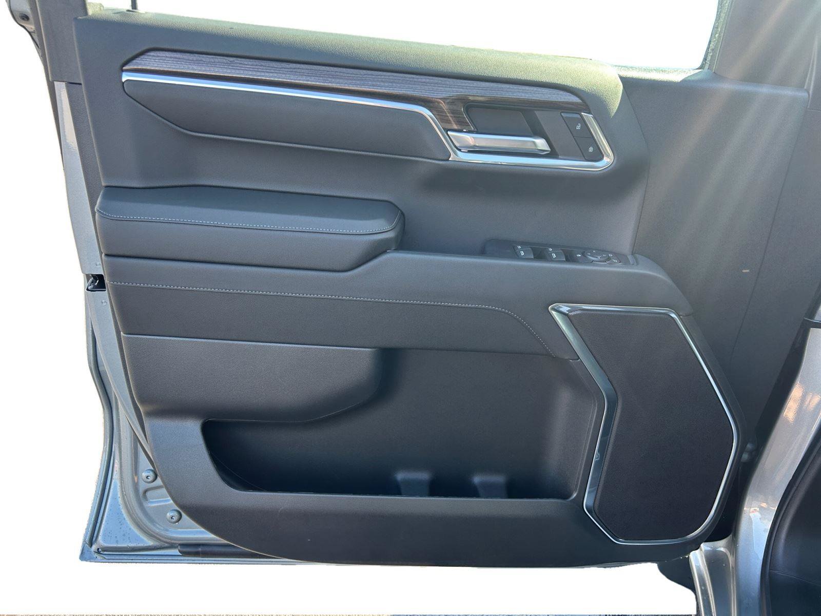 Used 2023 Chevrolet Silverado 1500 RST AWD/4WD image 9