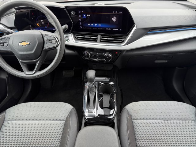 Used 2025 Chevrolet Trax LT FWD image 12