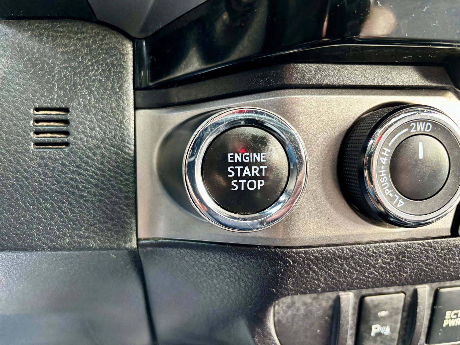 Used 2017 Toyota Tacoma Limited w/ Tow Package image 28