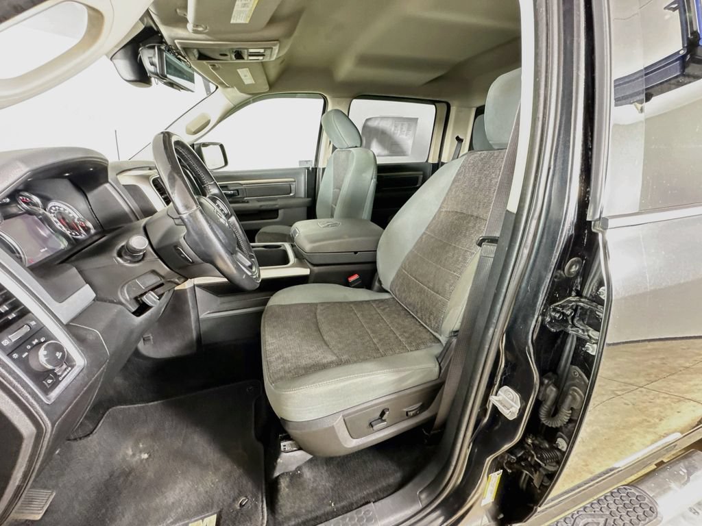 Used 2017 RAM 1500 Classic SLT w/ SLT Plus D←cor Group AWD/4WD image 12