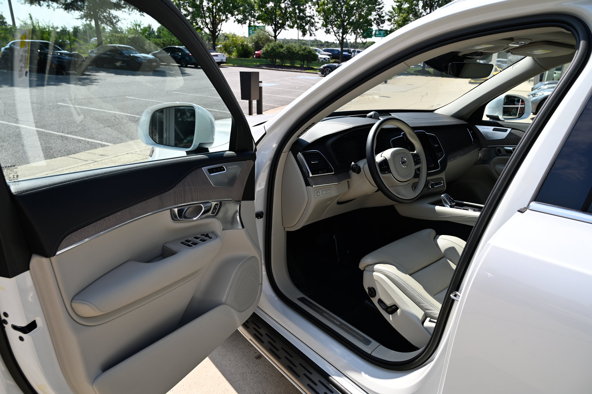 Used 2022 Volvo XC90 T8 Inscription w/ Advanced Package AWD/4WD image 15