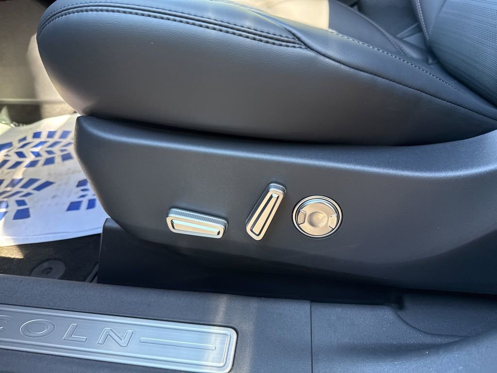 New 2026 Lincoln Nautilus Reserve w/ Jet Appearance Package image 14