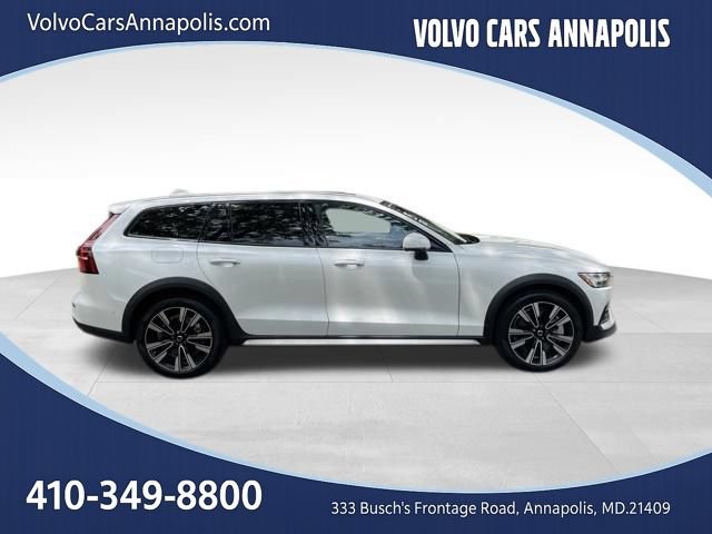Certified 2025 Volvo V60 B5 Cross Country Ultra AWD/4WD image 9