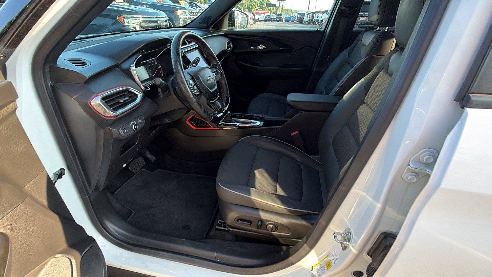 Used 2023 Chevrolet TrailBlazer RS w/ Convenience Package FWD image 16