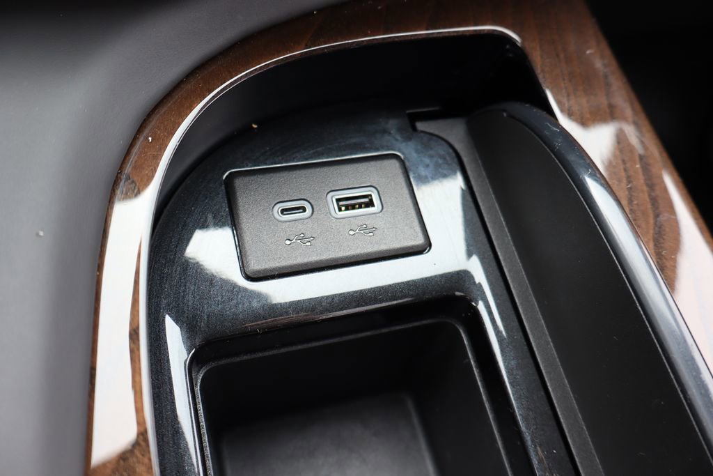 Used 2024 Cadillac Escalade Sport Platinum w/ LPO, ONYX Package image 20