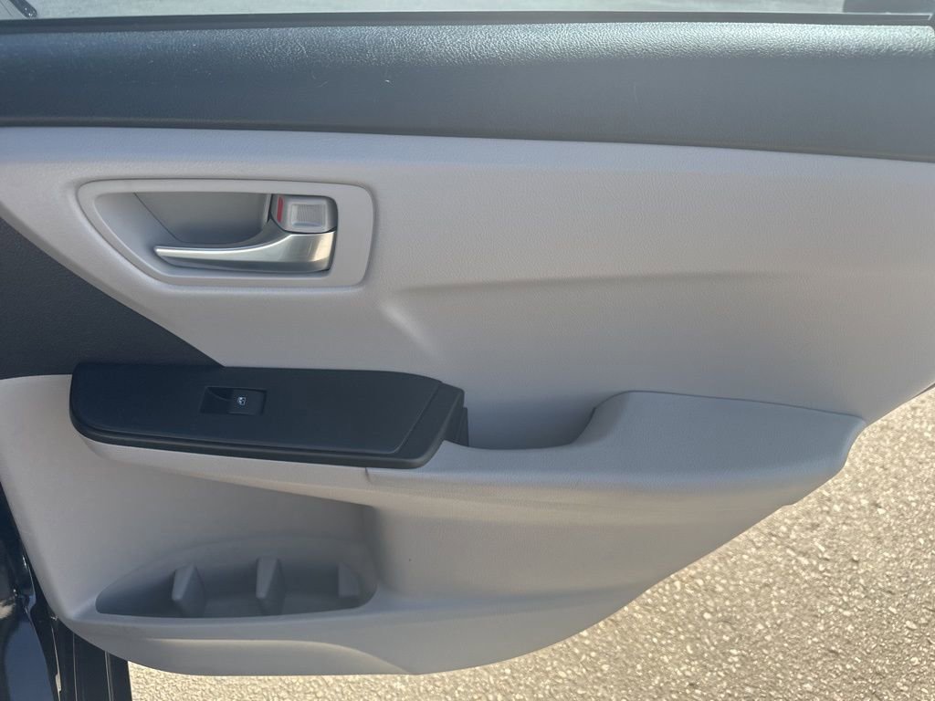 Used 2017 Toyota Camry SE FWD image 23
