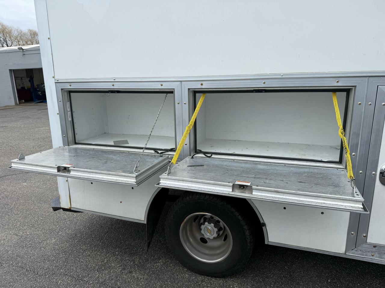 Used 2016 Chevrolet Express 3500 image 11