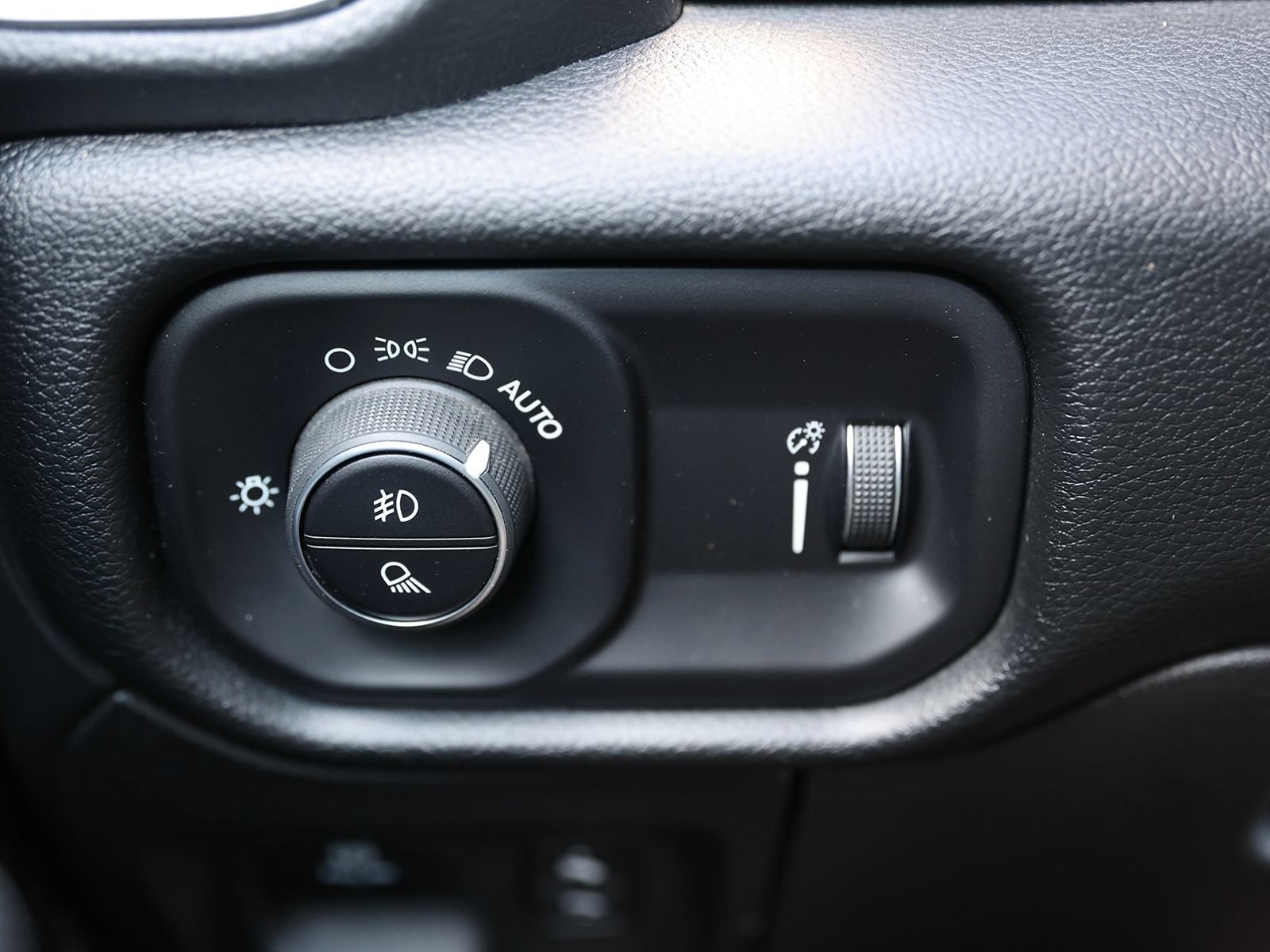 Used 2022 RAM 1500 Big Horn AWD/4WD image 38