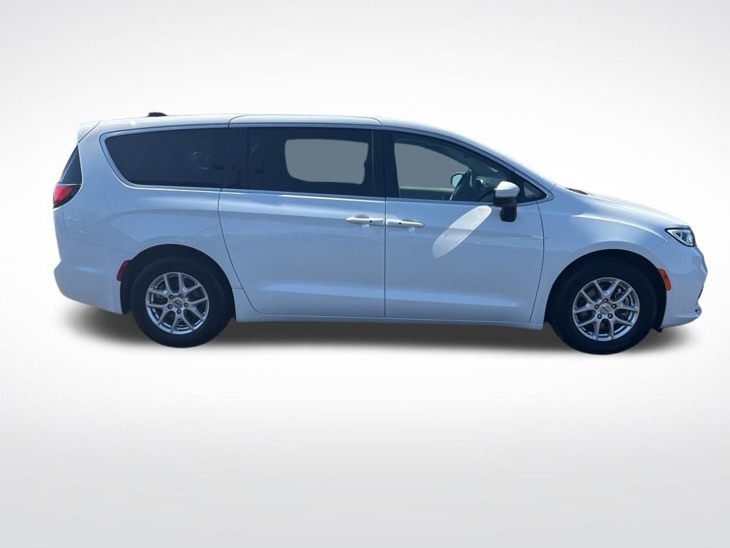 Used 2023 Chrysler Pacifica Touring-L FWD video 2
