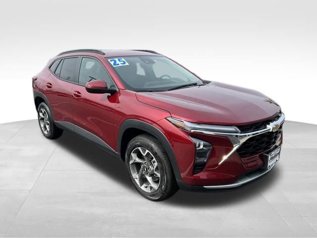 Certified 2025 Chevrolet Trax LT w/ Driver Confidence Package FWD image 3