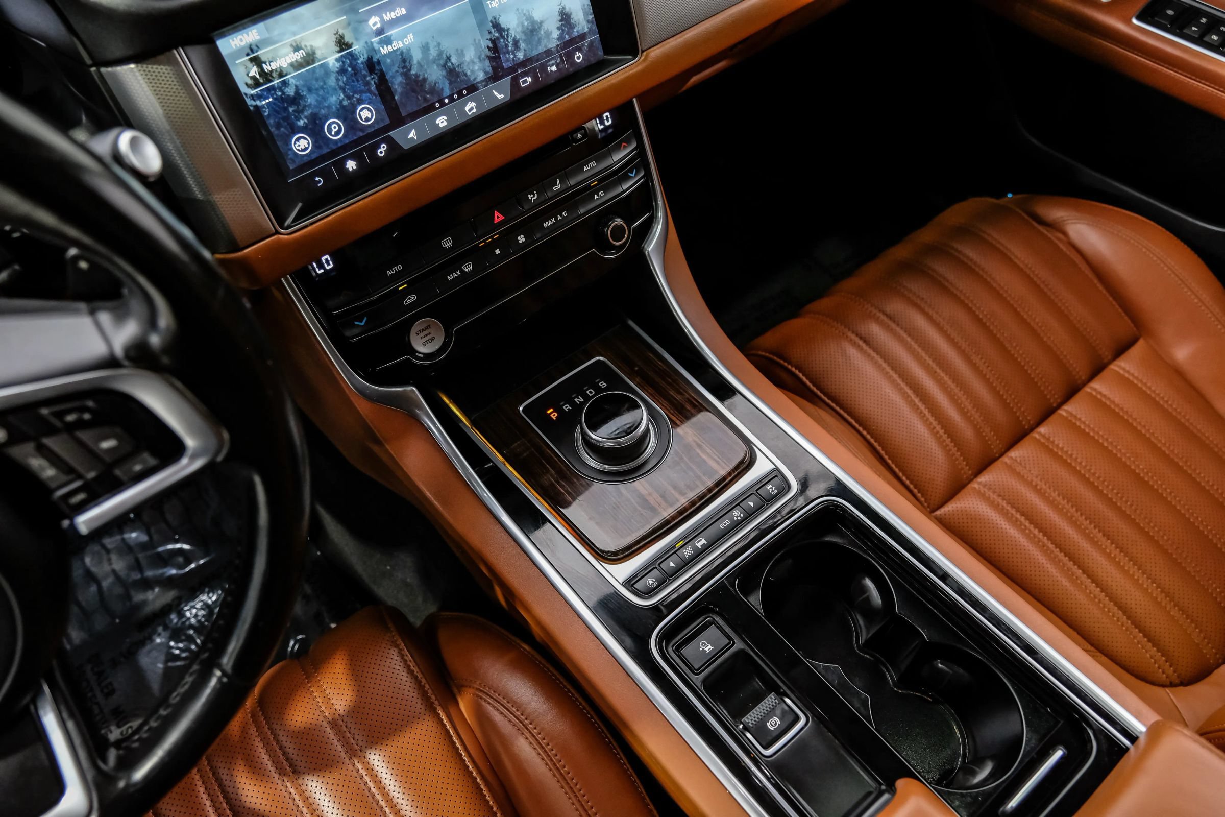 Used 2018 Jaguar XF Portfolio RWD image 32