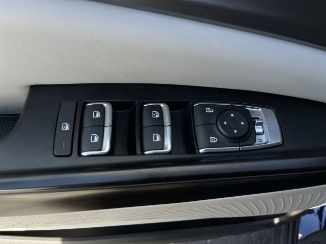 Used 2022 Kia Carnival LX FWD image 22