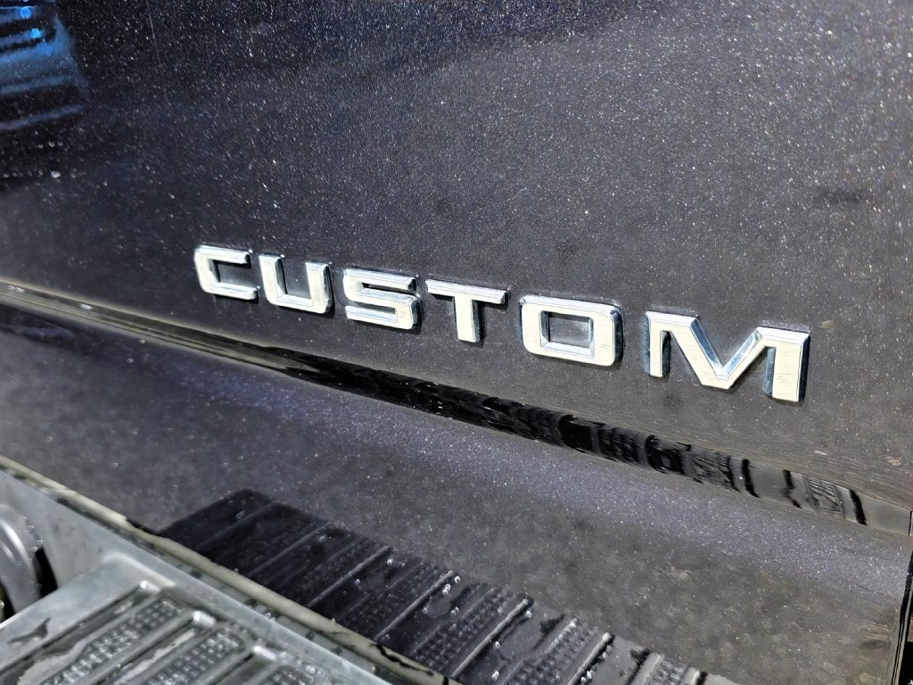 Used 2023 Chevrolet Silverado 1500 Custom RWD image 7