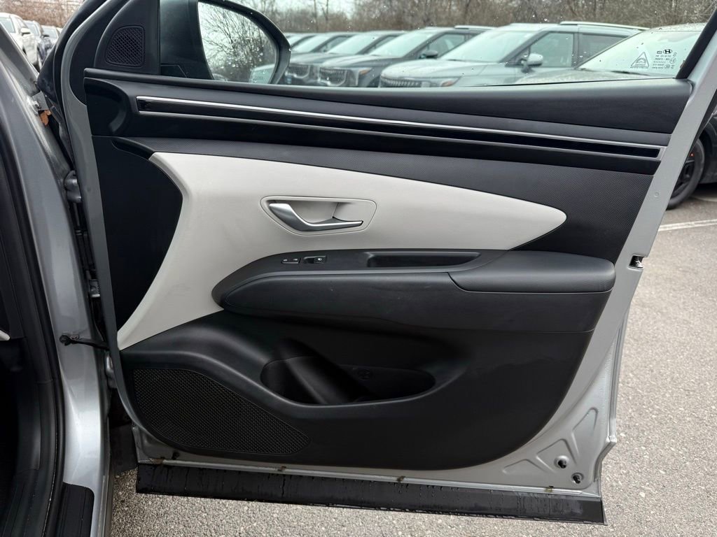 Used 2023 Hyundai Tucson SE image 14