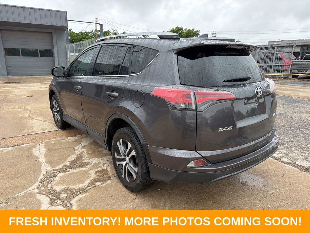 Used 2017 Toyota RAV4 LE FWD image 4