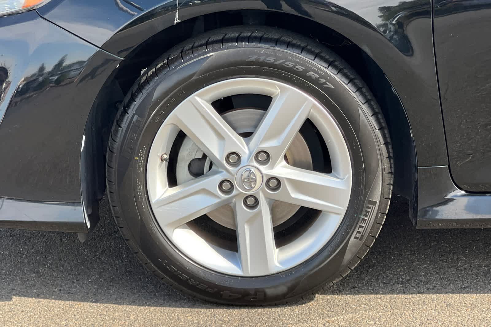 Used 2012 Toyota Camry SE FWD image 28