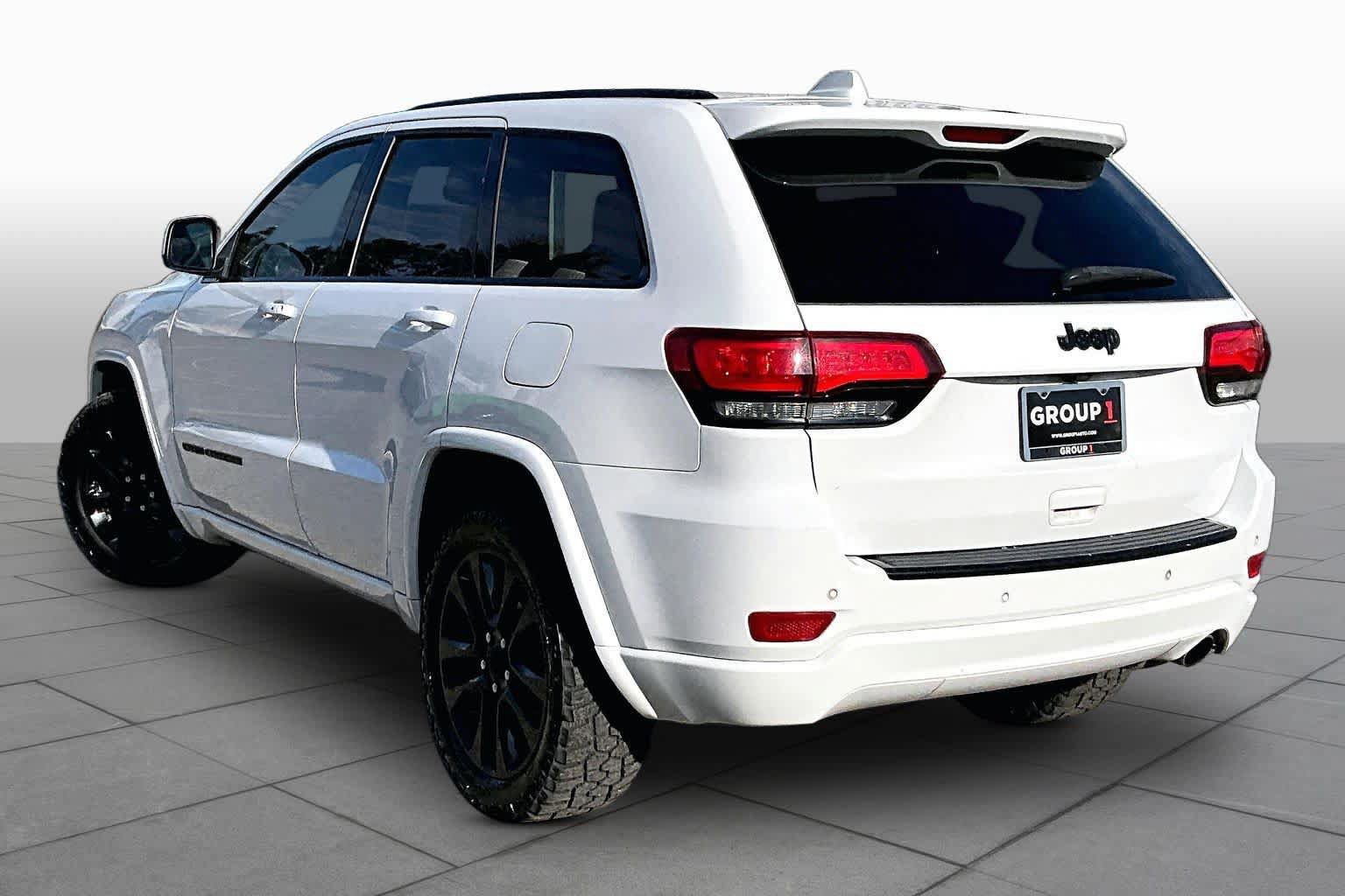 Used 2018 Jeep Grand Cherokee Altitude RWD image 6