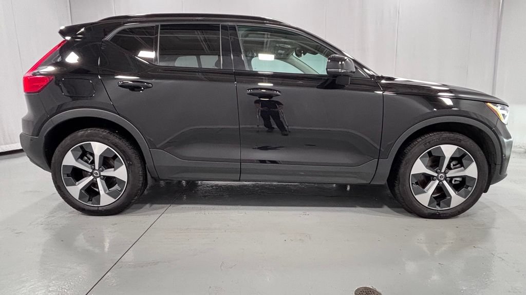 Certified 2026 Volvo XC40 B5 Plus AWD/4WD image 5
