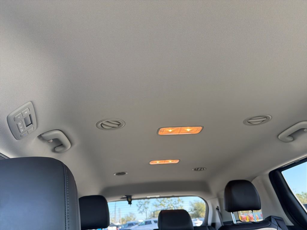 Used 2025 Kia Carnival image 21