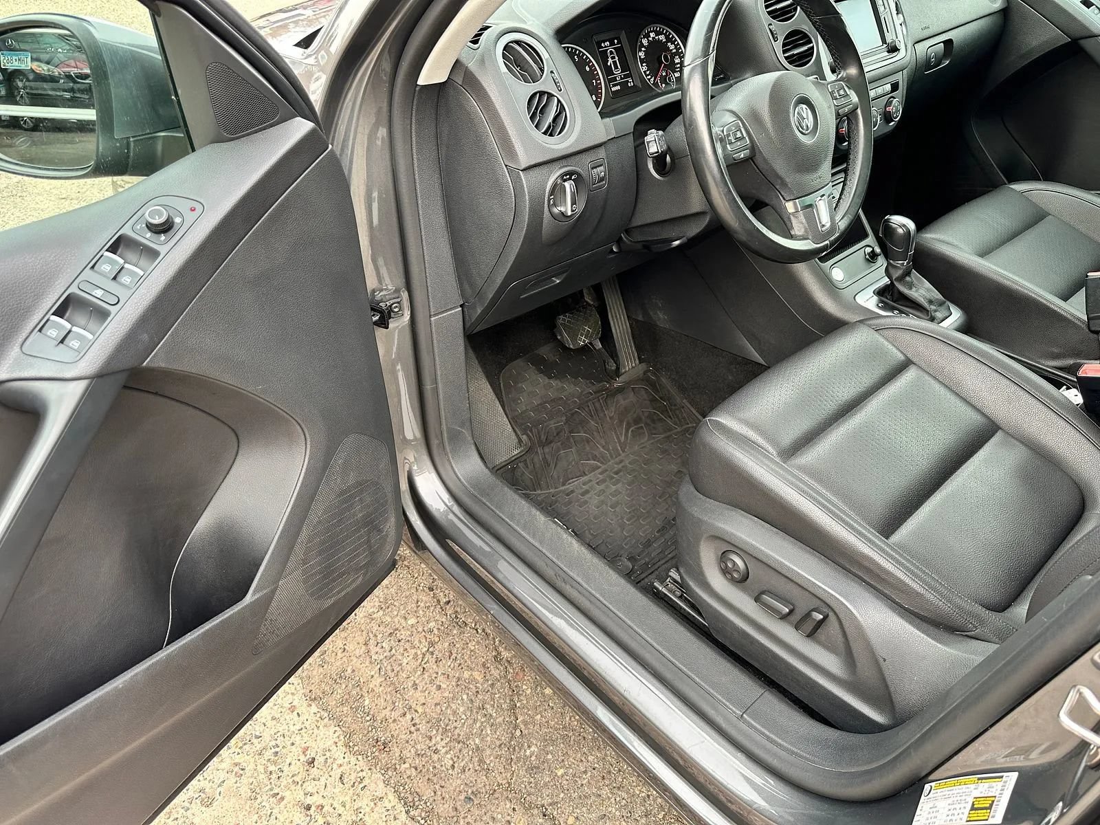 Used 2016 Volkswagen Tiguan SE AWD/4WD image 9