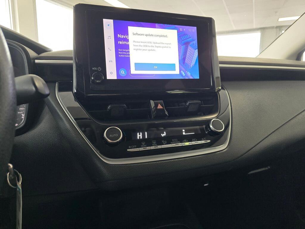 Used 2023 Toyota Corolla LE FWD image 28