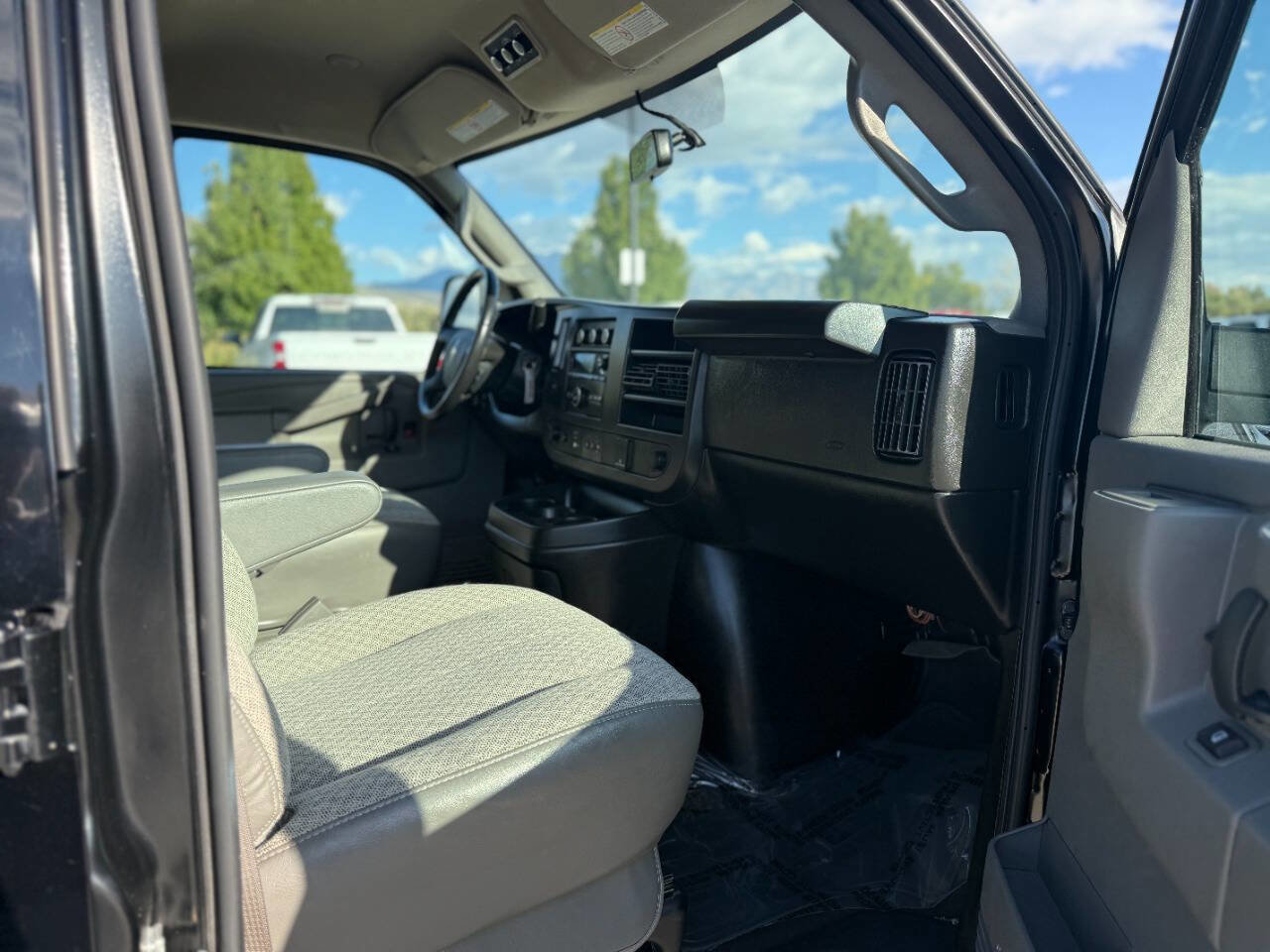 Used 2023 Chevrolet Express 3500 LS image 26