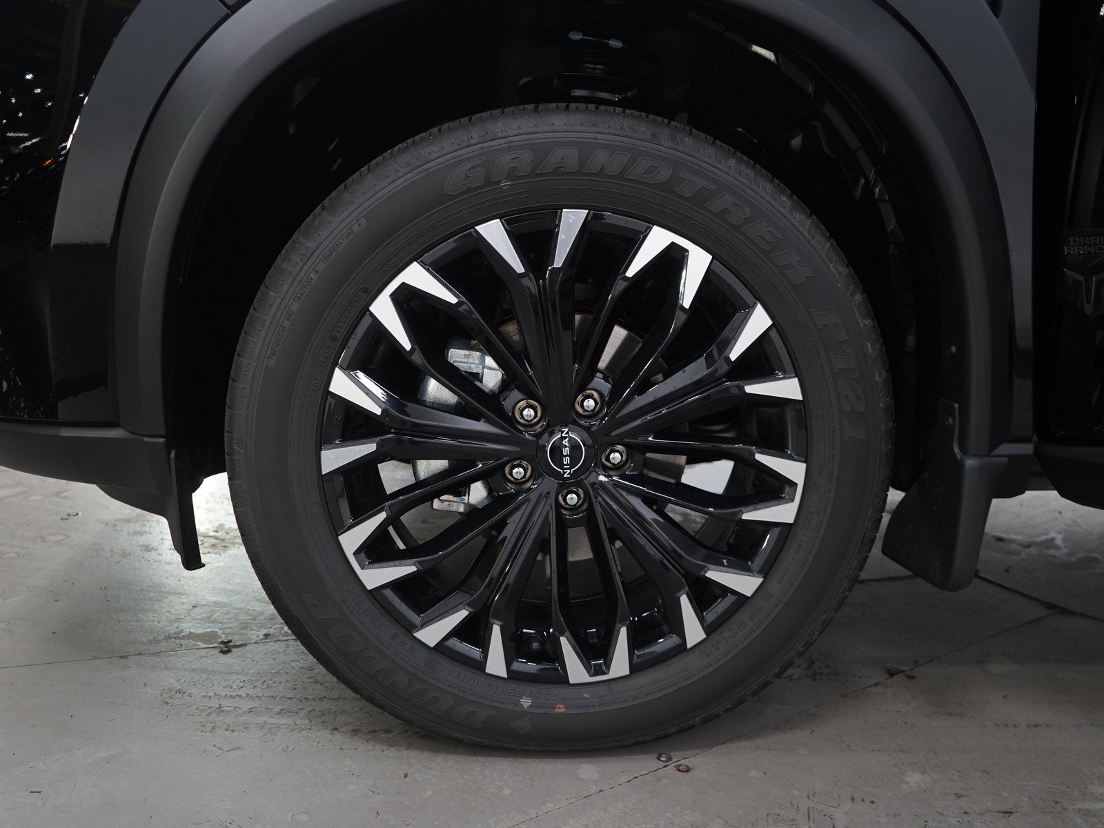 Certified 2026 Nissan Rogue Dark Armor AWD/4WD image 30