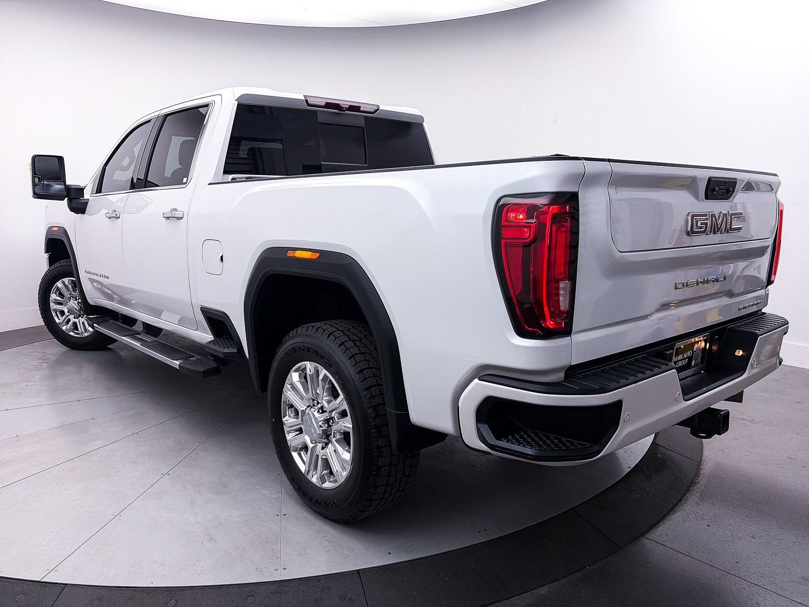 Used 2022 GMC Sierra 2500 Denali AWD/4WD image 2